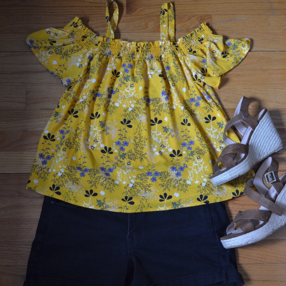 Sienna Sky Off The Shoulder Tank - Picture 3 of 4